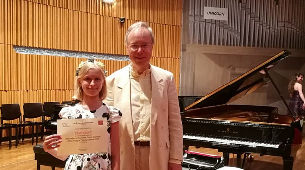 Воспитанница клуба по месту жительства «Алые паруса» Центрального округа выступила в Пражской консерватории