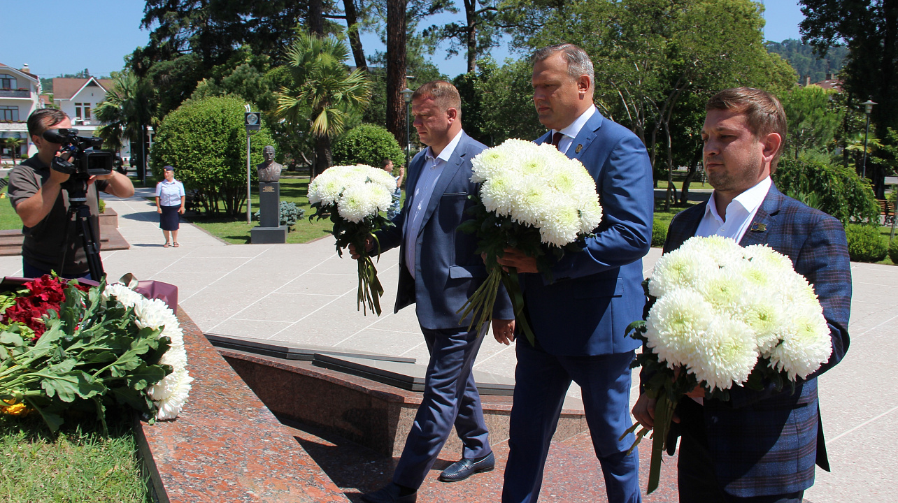 Возложение цветов в Парке Славы