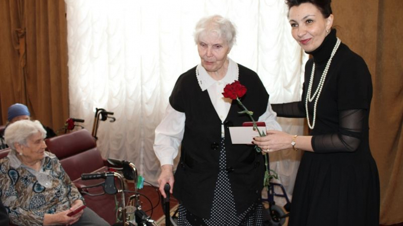 В геронтологическом центре «Екатеринодар» состоялось торжественное вручение юбилейных медалей