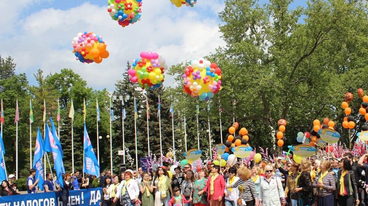 Жители Центрального округа приняли участие в первомайском шествии