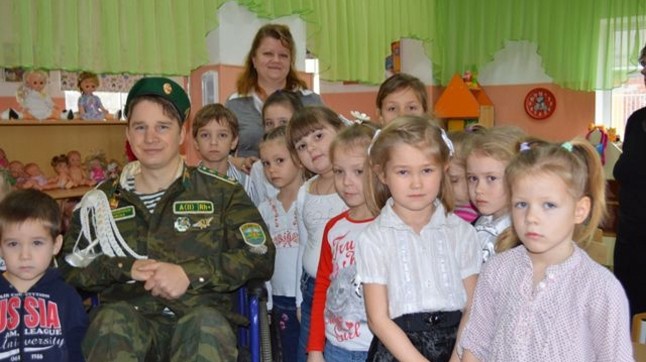 Воспитанники детского сада № 219 встретились с участником боевых действий.JPG