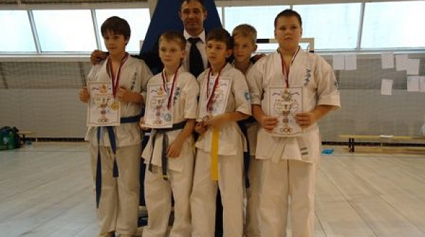 Юные спортсмены Прикубанского округа Краснодара успешно выступили на открытом Кубке Воронежской области по стилевому карате