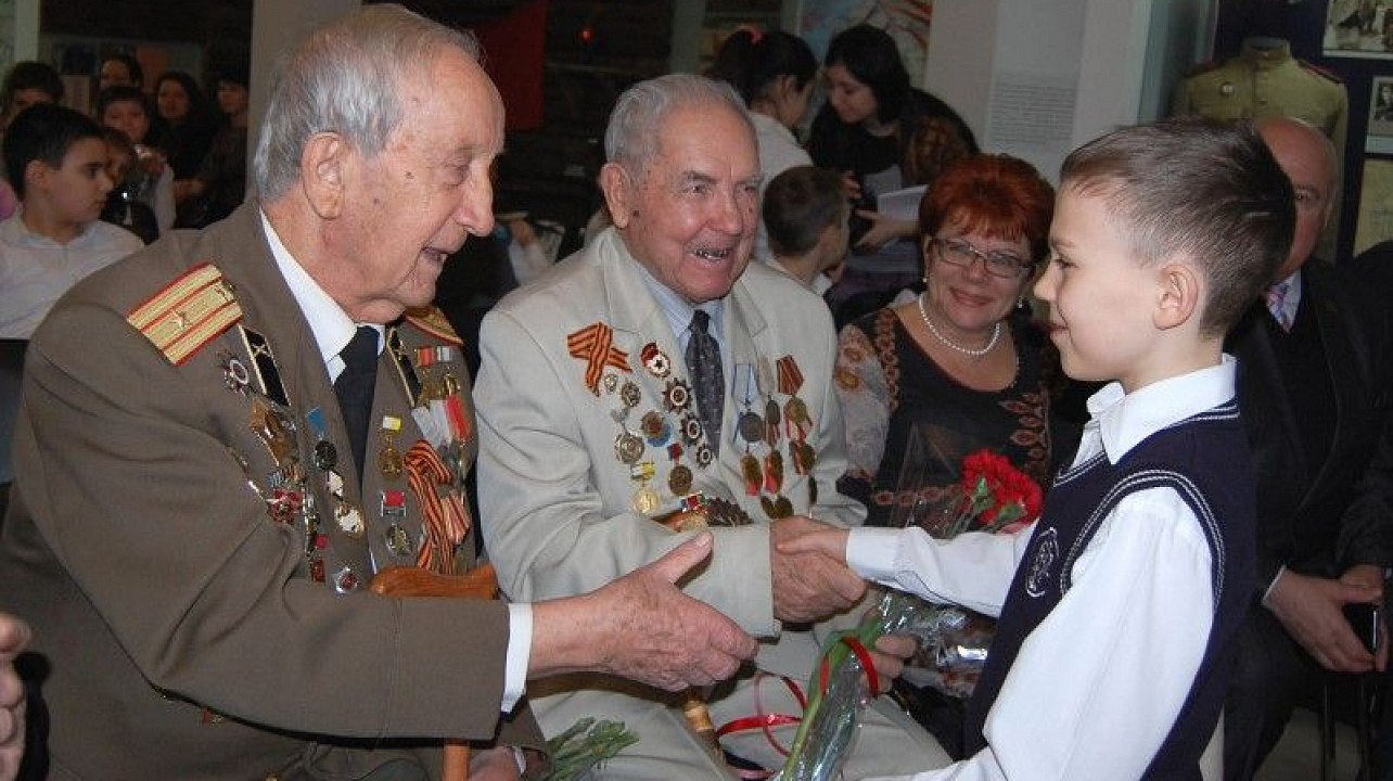 Встреча школьников с освободителями краснодара (4) (Custom).jpg