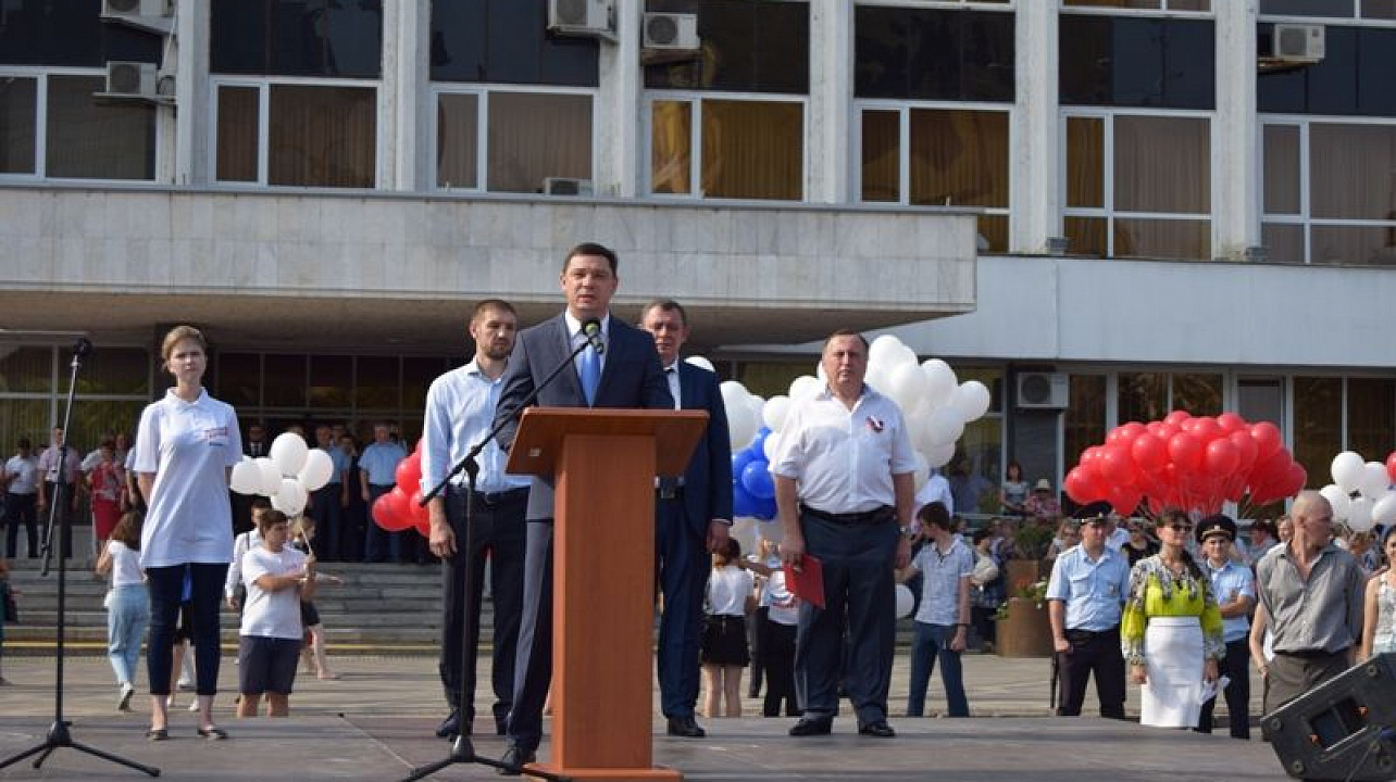 Общественность Центрального округа отметила День Государственного флага РФ
