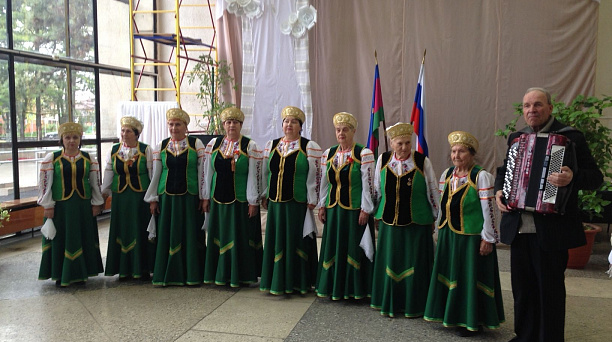 Творческие коллективы Центра культуры и досуга Прикубанского округа дали концерт в честь дня местного самоуправления