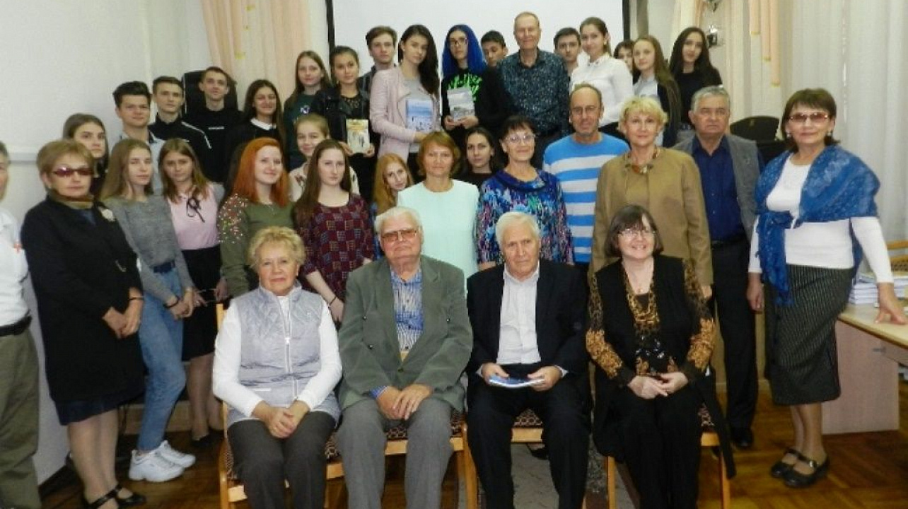 В библиотеке им. Н. А. Некрасова Западного округа прошло заседание литературной гостиной