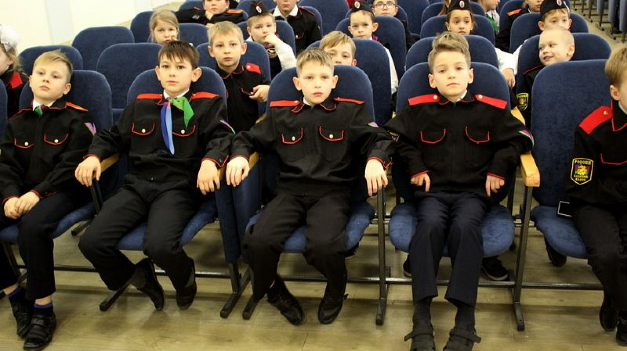 Школьники казачьей школы Карасунского округа провели совет атаманов