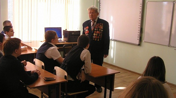 В школе № 6 прошла встреча с участником ВОВ Владимиром Иващенко