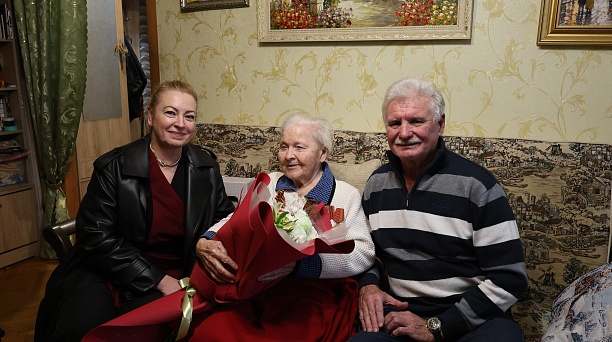 Сегодня труженице тыла Екатерине Петровне Кузьменко исполнилось 98 лет