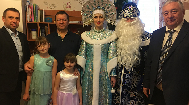 Глава Карасунского округа Николай Хропов поздравил многодетную семью Барышевых