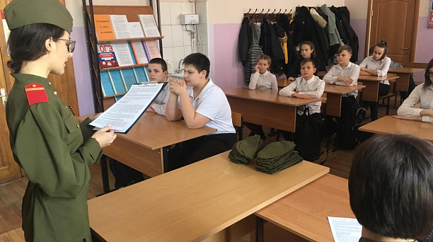 Работники МБУК «СДКиС ст. Елизаветинской» провели лекционное мероприятие для учеников школы 75