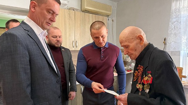 Вручение юбилейных медалей