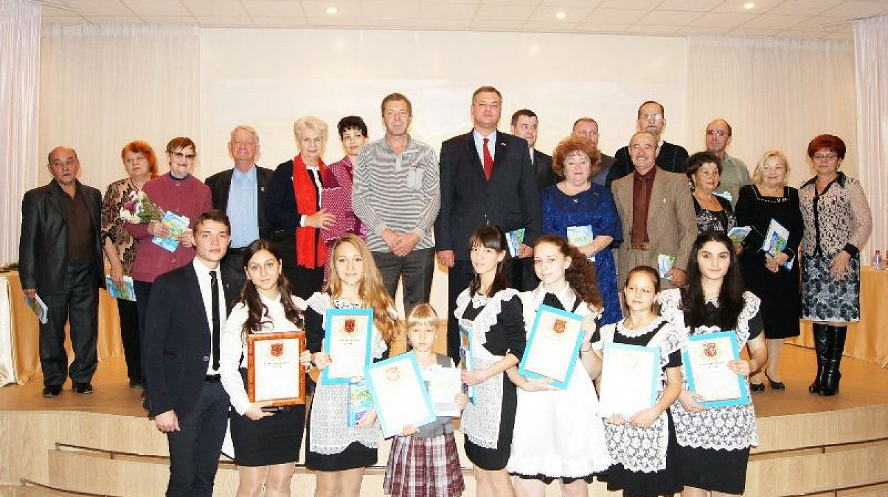 В Центральном округе презентовали поэтический сборник «Единение»