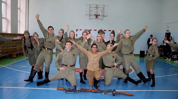 В гимназии № 23 Западного округа прошел патриотический флешмоб