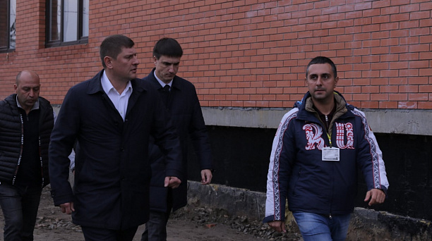 Андрей Алексеенко потребовал завершить строительство школы в Старокорсунской до конца года