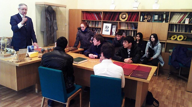 Девятиклассники школы №11 посетили музей института масленичных культур им.В.С.Пустовойта