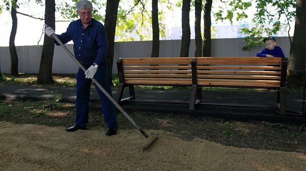 Владимир Евланов принял участие в общегородском субботнике