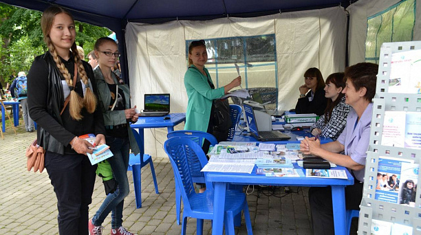 Андрей Алексеенко и Вера Галушко поздравили сотрудников Центра занятости населения Краснодара с профессиональным праздником