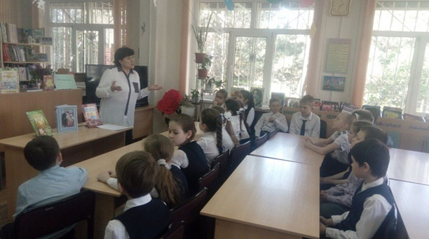 В Детской библиотеке им. К. И. Чуковского для учащихся школы № 89 прошел   час истории «Пасхальный звон»