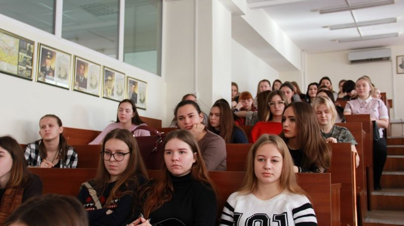 В Кубанском институте профессионального образования провели поэтический вечер «Муза блокады»