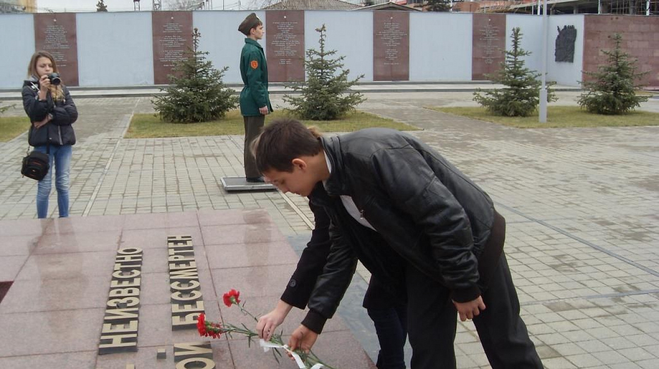 возложение цветов