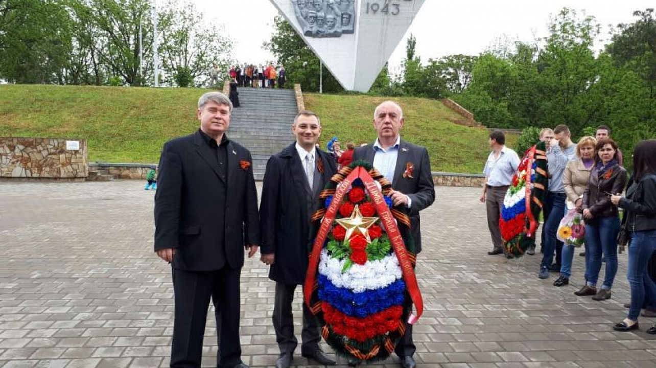 В Центральном округе прошел митинг на мемориале Жертвам фашизма