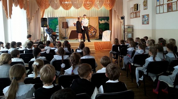 Учащиеся гимназии № 92 побывали на спектакле «Живая память»