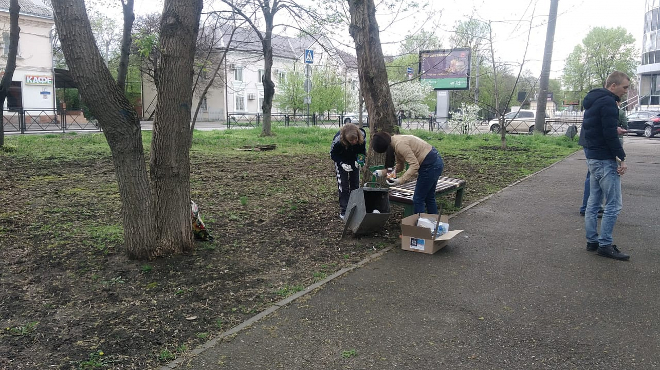 Около 30 тысяч человек вышли на общегородской субботник в Западном округе