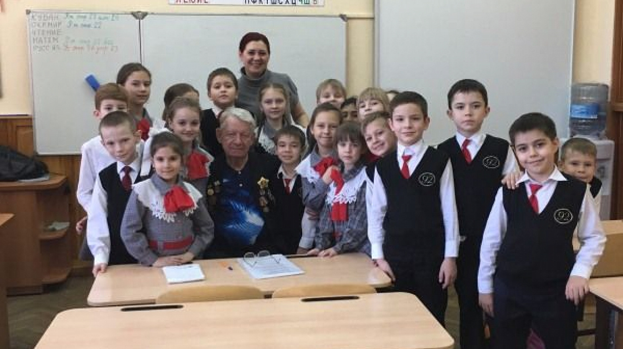 В гимназии № 92 состоялась встреча с ветераном ВОВ