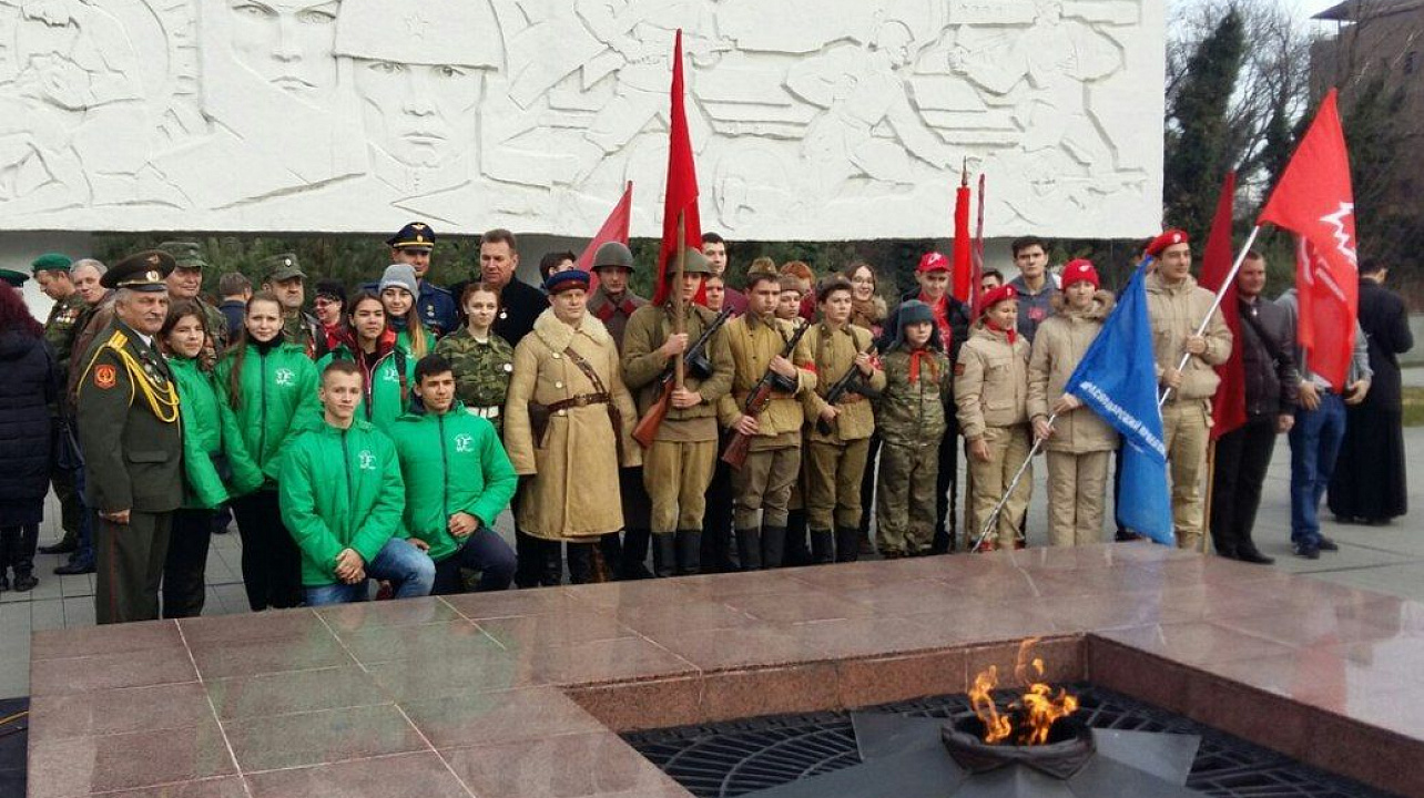 Молодёжный Совет Западного округа принял участие в церемонии возложения цветов к Вечному огню в День Неизвестного Солдата