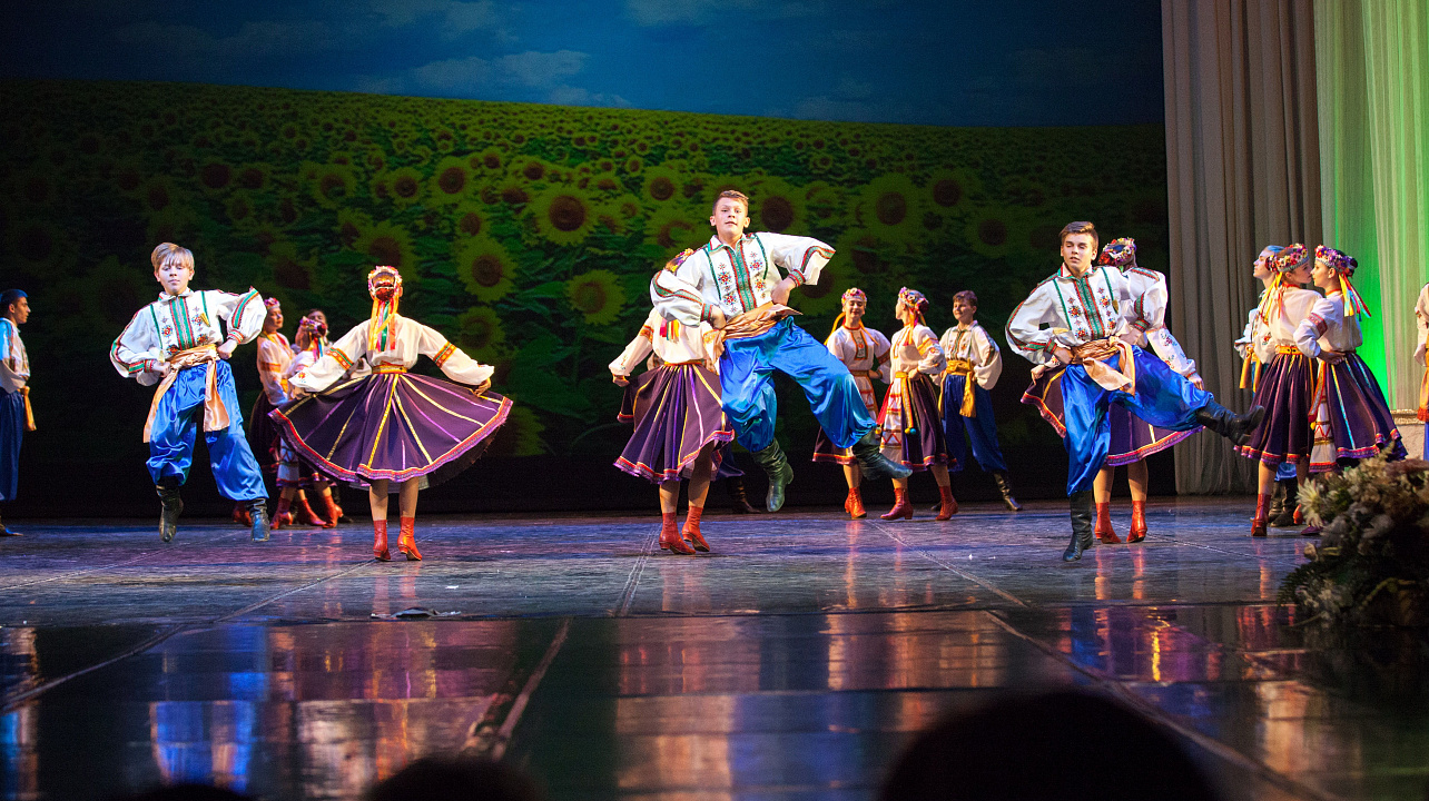 XII Краснодарский городской молодёжный фестиваль «Песни и танцы народов мира» объединил сотни горожан р (6).jpg