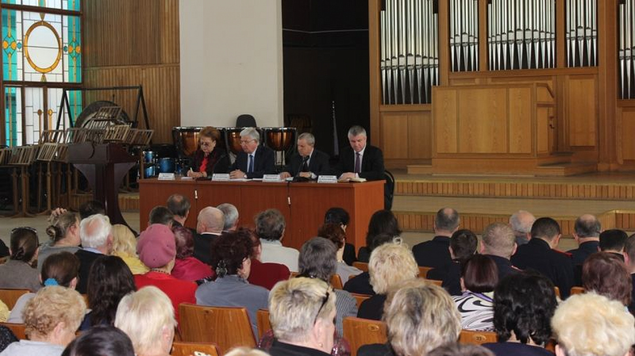 Глава города Краснодара Владимир Евланов встретился с руководителями органов ТОС Центрального округа