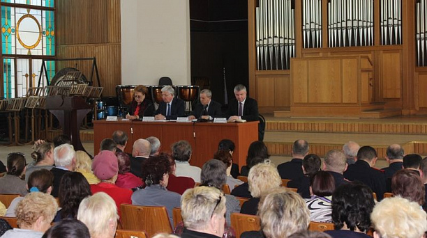 Глава города Краснодара Владимир Евланов встретился с руководителями органов ТОС Центрального округа