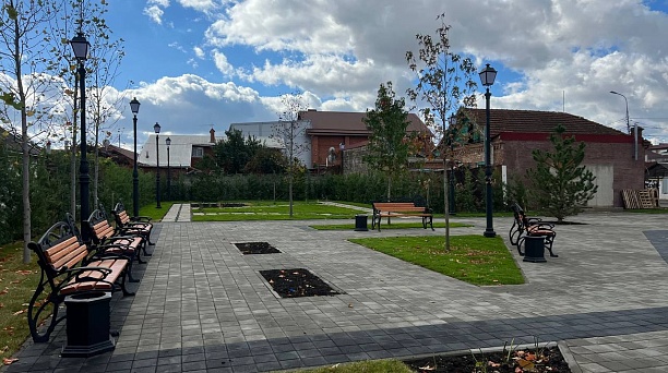 На бывшем пустыре на пересечении ул. им. Будённого и им. Чкалова появился новый сквер