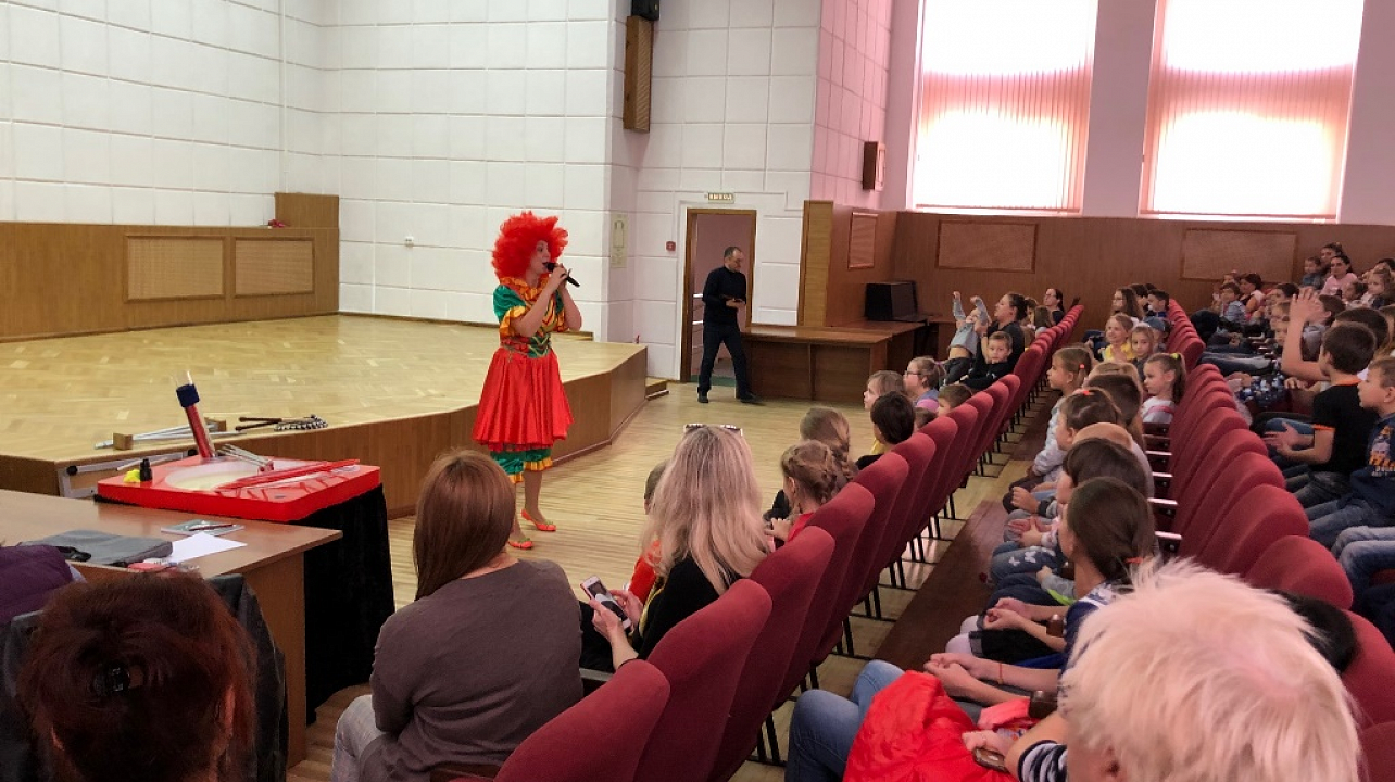 Юные жители Западного округа побывали на благотворительном  цирковом представлении