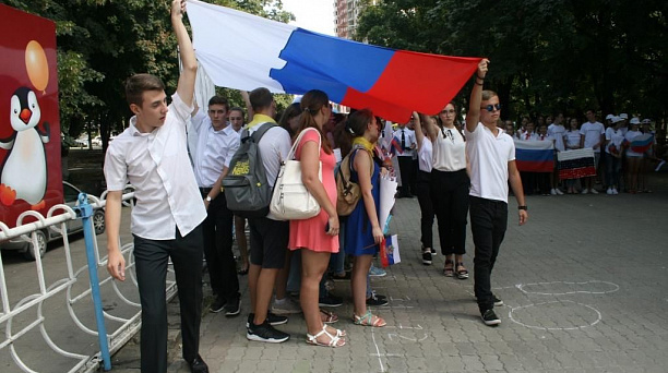 В Прикубанском округе состоялась молодёжная акция «Под флагом России живу и расту»