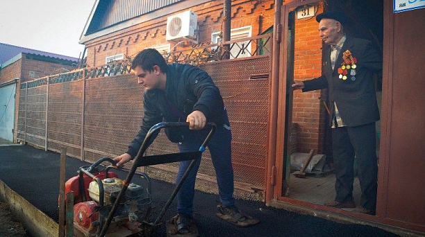 Ветерану Великой Отечественной войны краснодарские журналисты помогли  с ремонтом