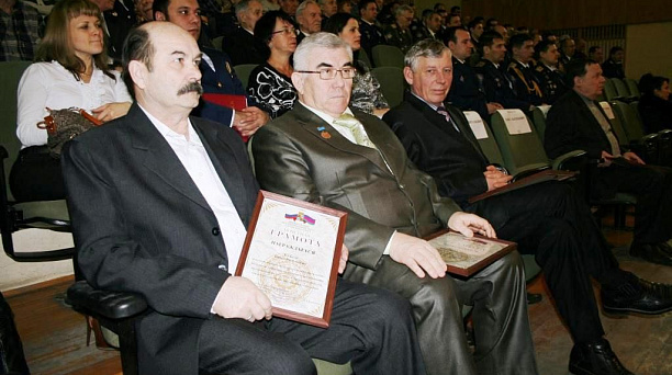 Глава Прикубанского округа Евгений Первышов поздравил военнослужащих с Днем защитника Отечества