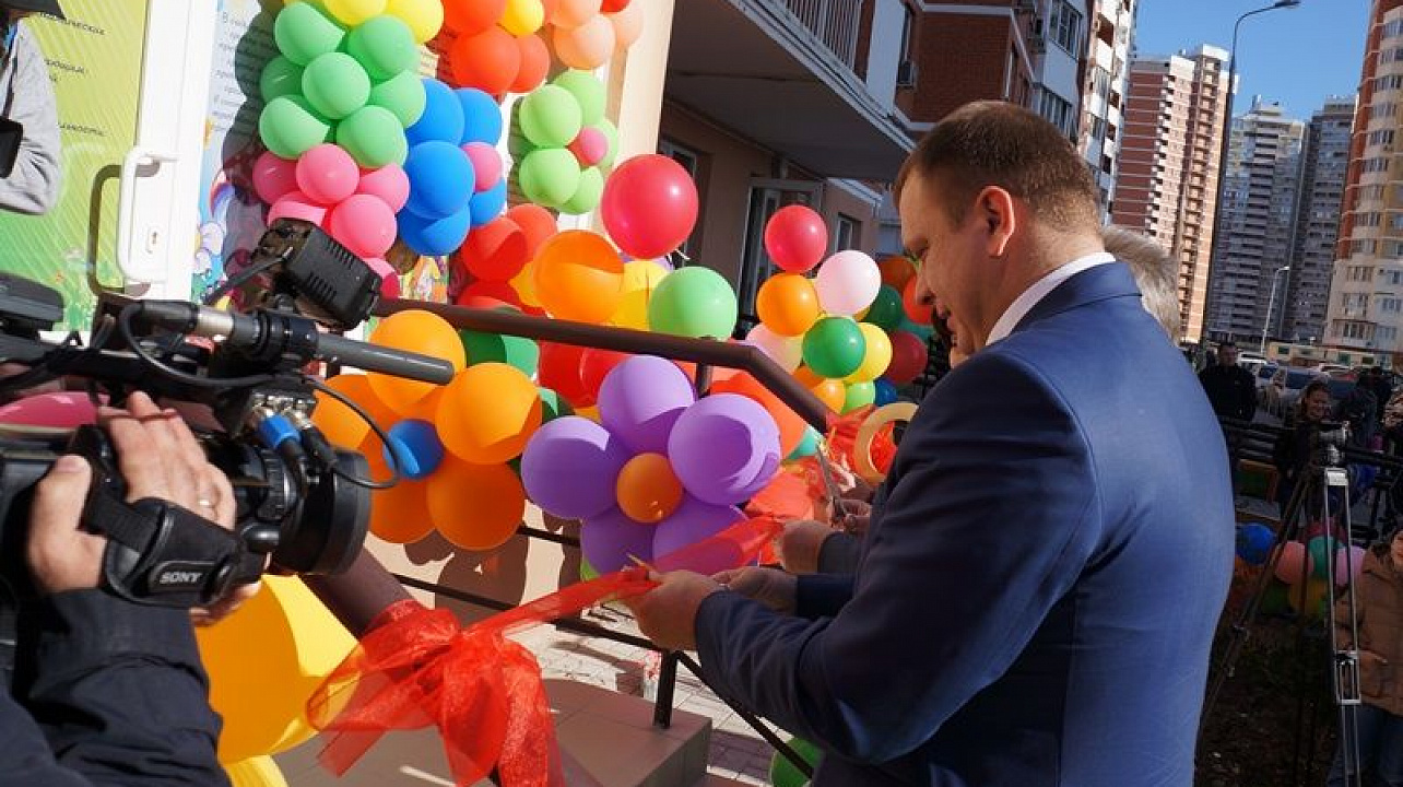 Глава администрации Западного округа принял участие в торжественном открытии филиала частного детского сада "Елочка" в Юбилейном микрорайоне