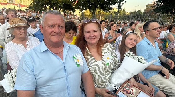 На "Карасунских музыкальных вечерах" чествовали пары, чей брак стал примером мудрости и преданности