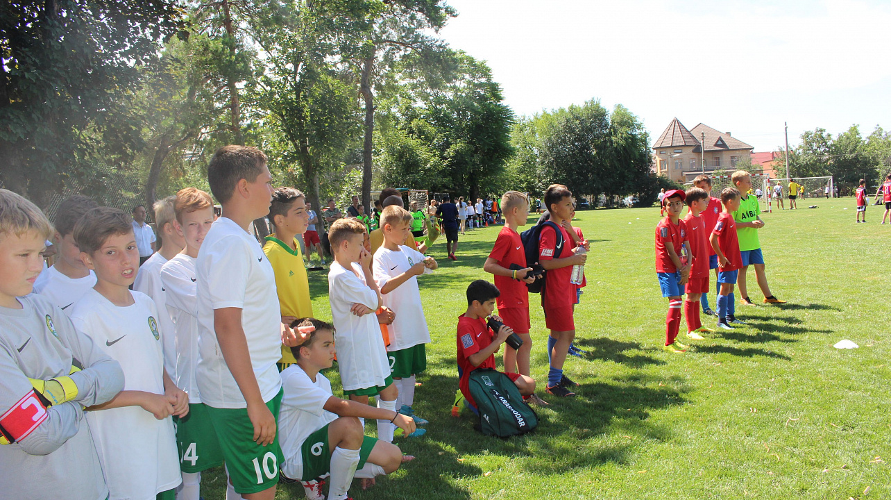 Футбол набирает ход