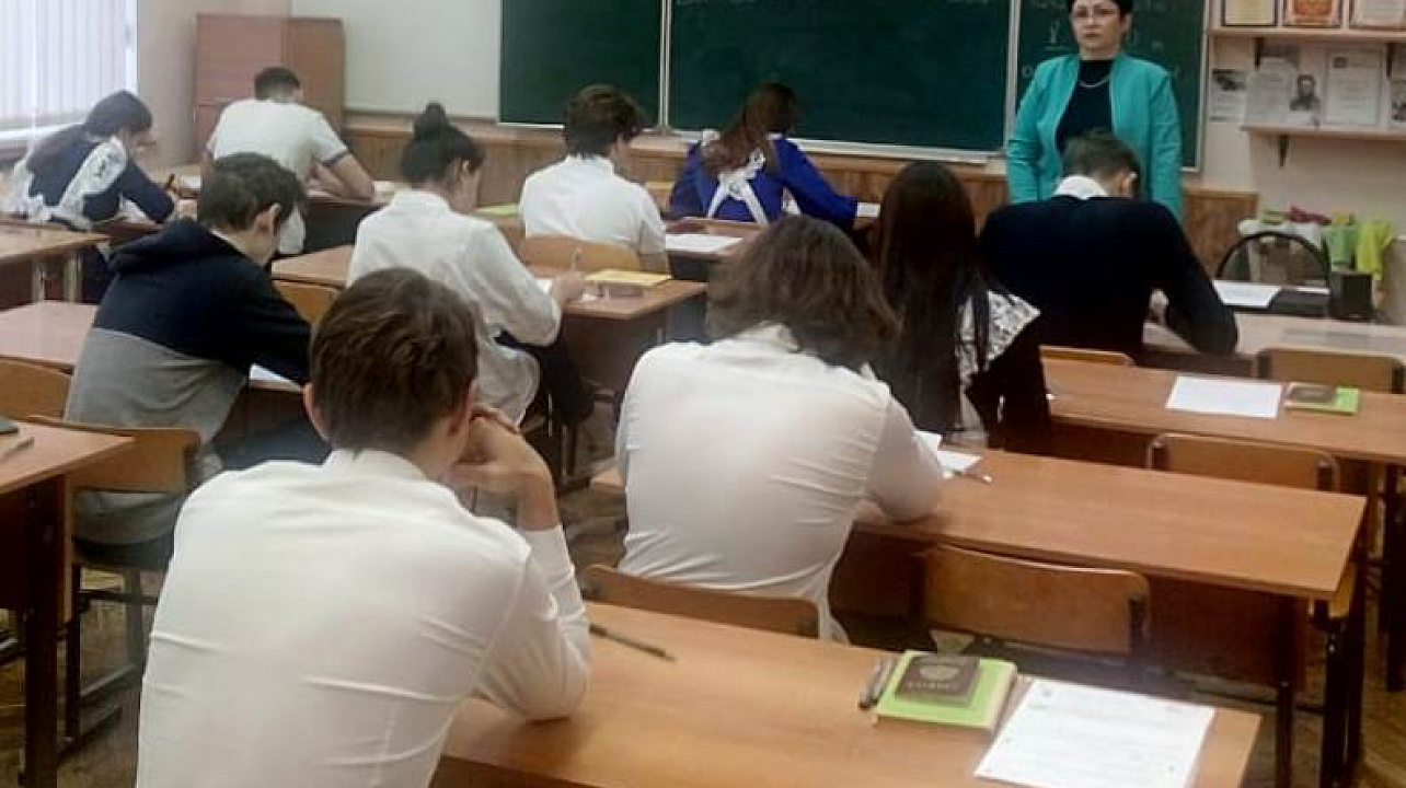 В гимназии №  54 прошло пробное итоговое сочинение по русскому языку