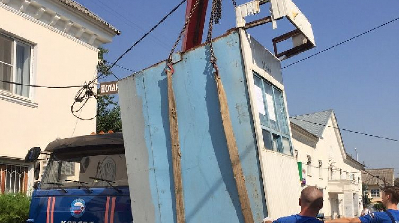 В Западном округе демонтируют незаконно установленные киоски