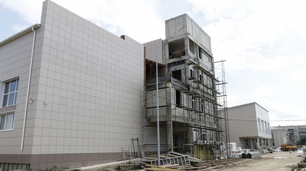 Евгений Первышов проинспектировал строительство новой школы в х. им. Ленина Краснодара