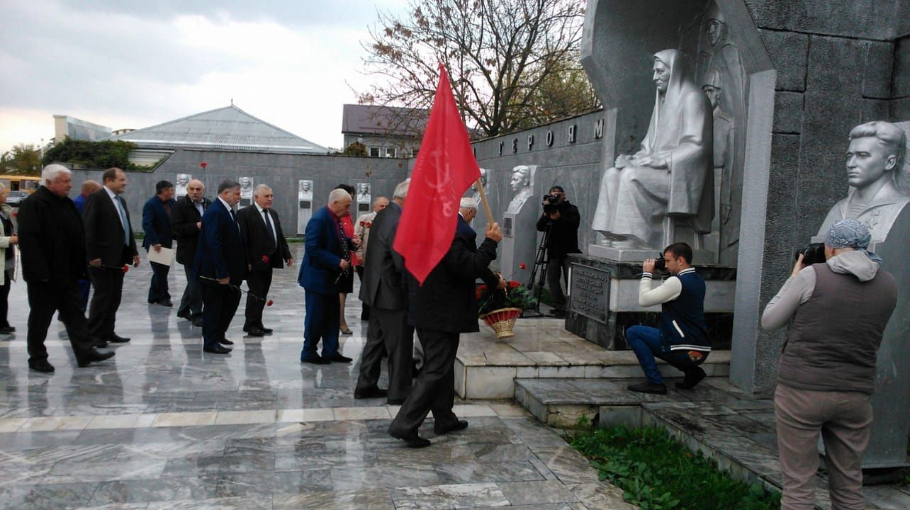 Комсомольцы районов-побратимов вместе отмечают столетие ВЛКСМ