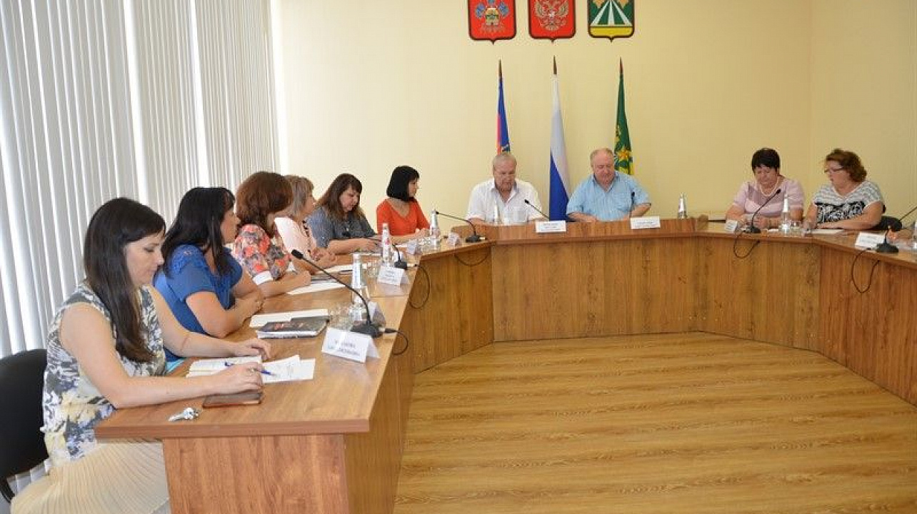 Движение «Содружество» приняло участие в обсуждении молодёжной политики в Крымском районе.jpg