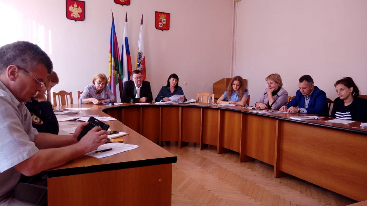 В администрации Западного округа состоялось очередное заседание комиссии по делам несовершеннолетних