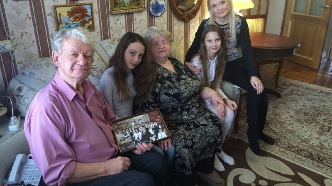 Тимуровцы гимназии № 92 Центрального округа опекают ветеранов ВОВ