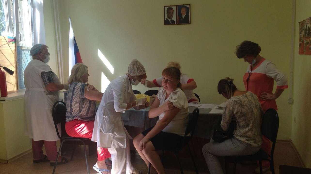 Врачи поликлиники №14 проводят выездную вакцинацию населения