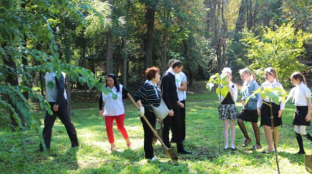 В Краснодаре в ходе экологического субботника собрали более двух тонн мусора